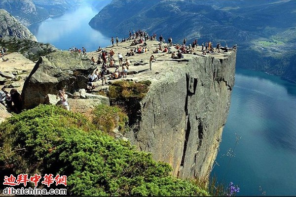 挪威布道坛岩的传教士岩