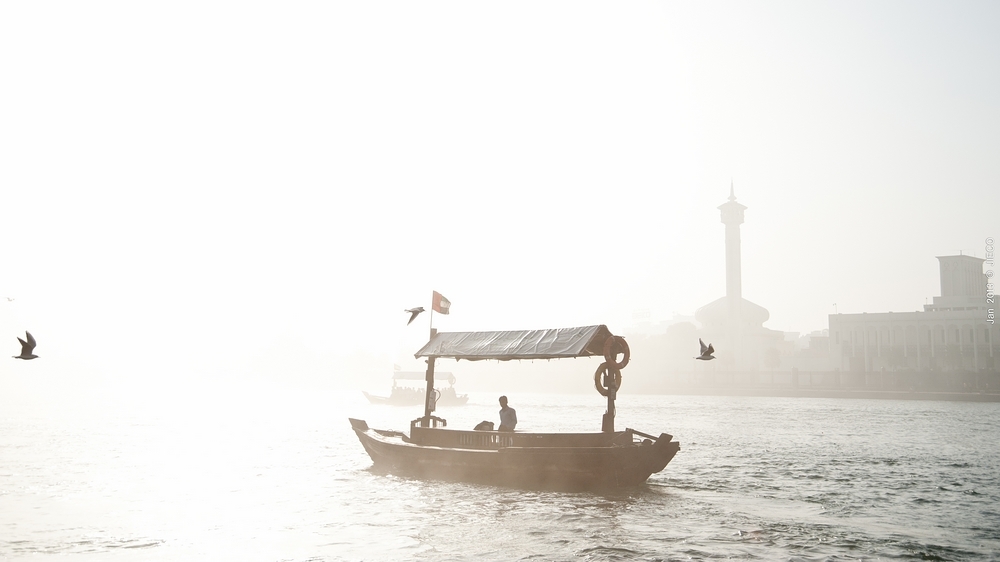 雾中的渡船
