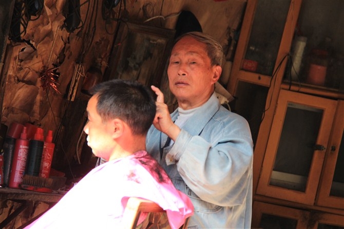 摩西小镇上的理发师