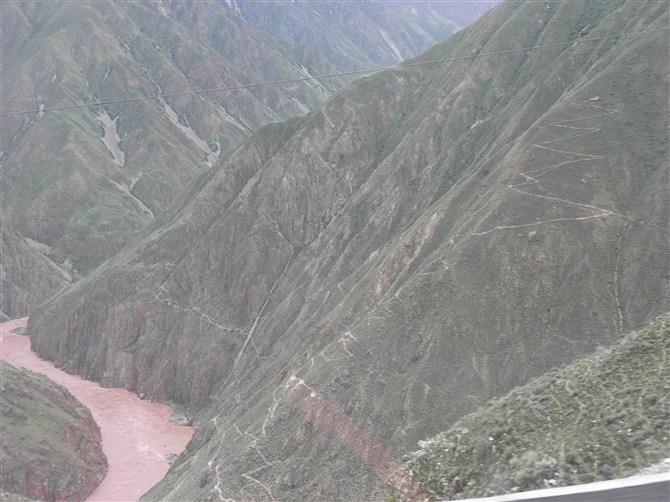 奇怪的Z形公路
