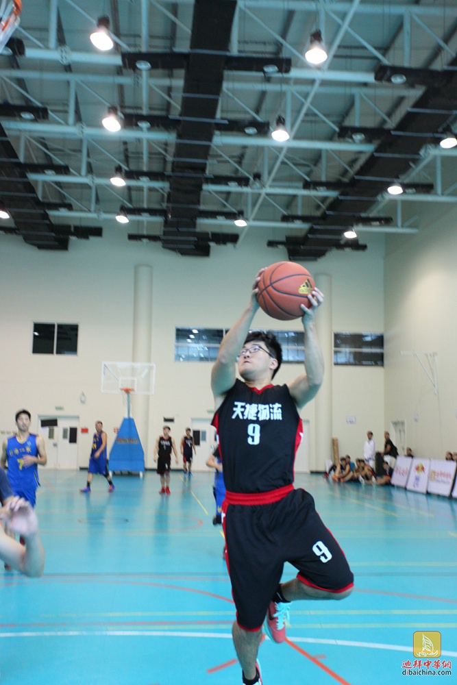迪拜华人篮球公开赛前四强比赛花絮