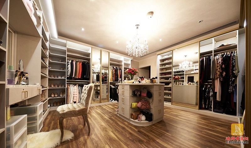 迪拜知名美妆博主大秀奢华美容间