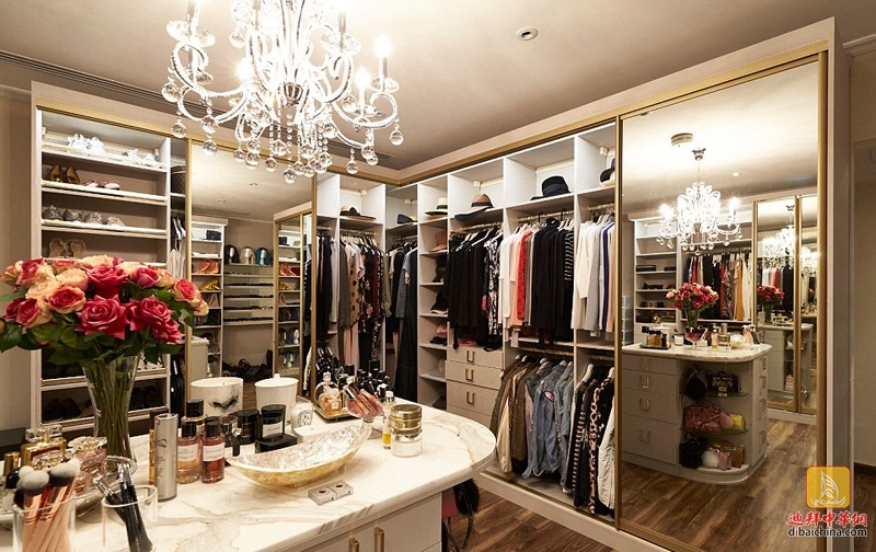 迪拜知名美妆博主大秀奢华美容间